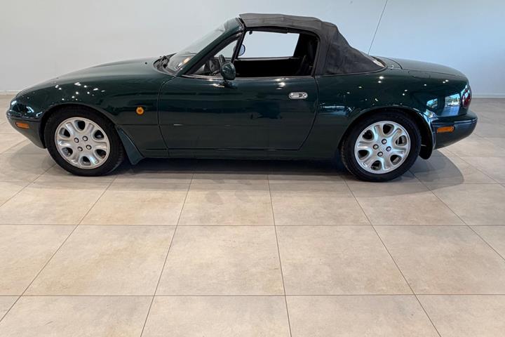 Grøn Mazda MX-5 fra 1997