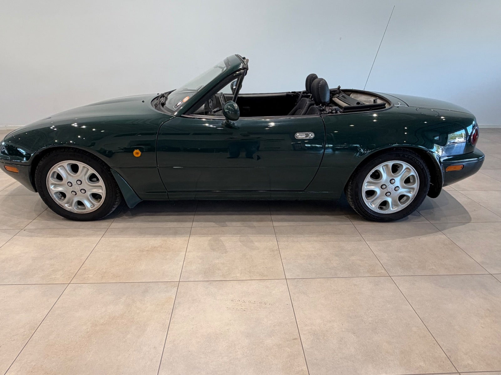 Grøn Mazda MX-5 fra 1997