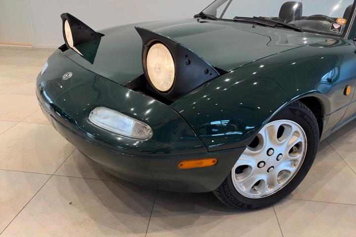 Grøn Mazda MX-5 fra 1997