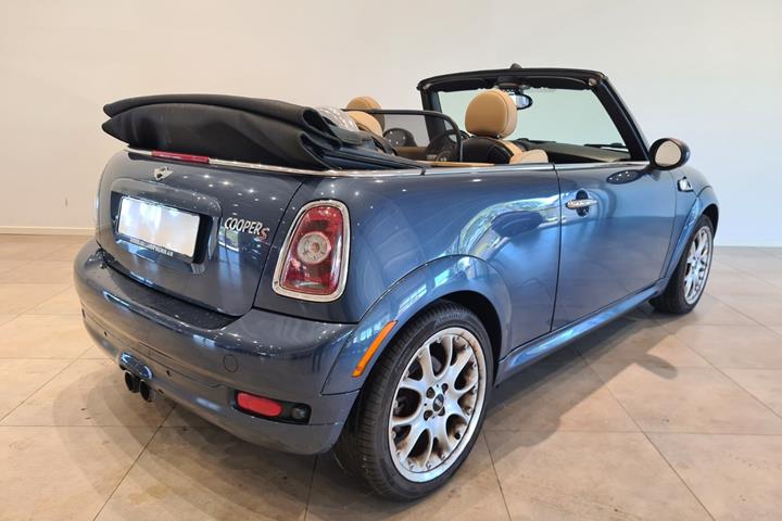 Blå Mini Cooper S fra 2009