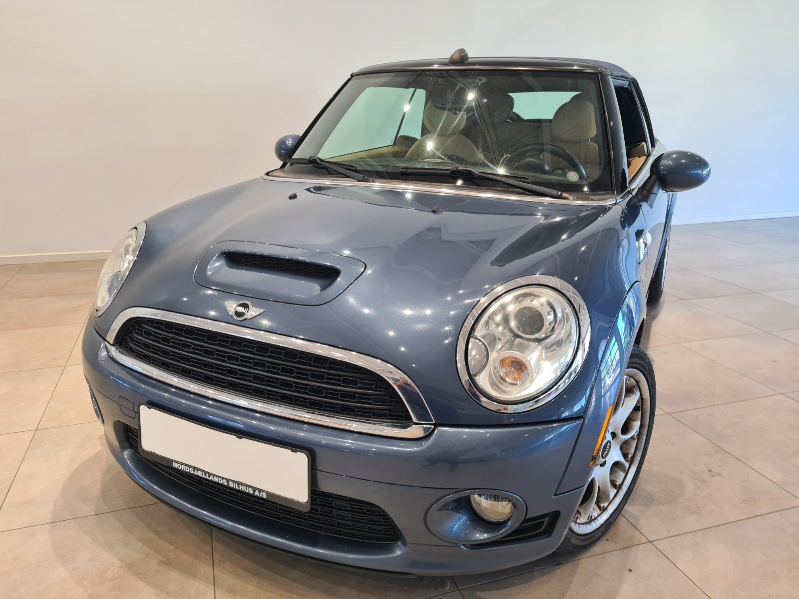 Blå Mini Cooper S fra 2009