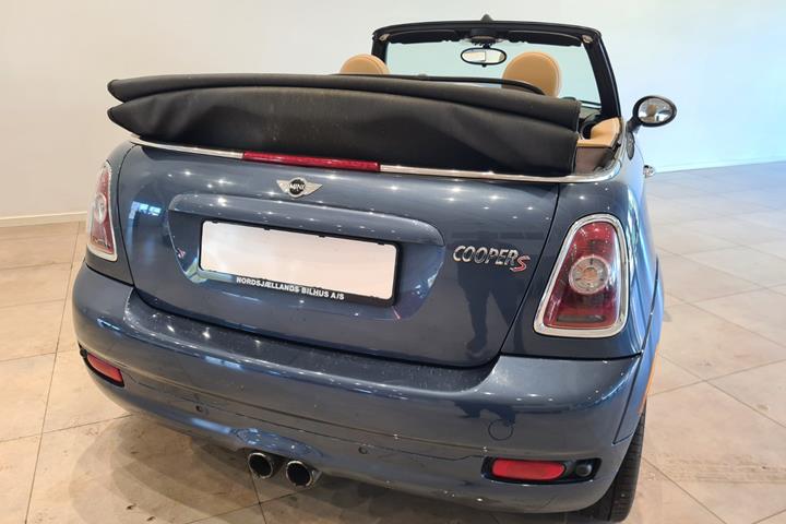Blå Mini Cooper S fra 2009