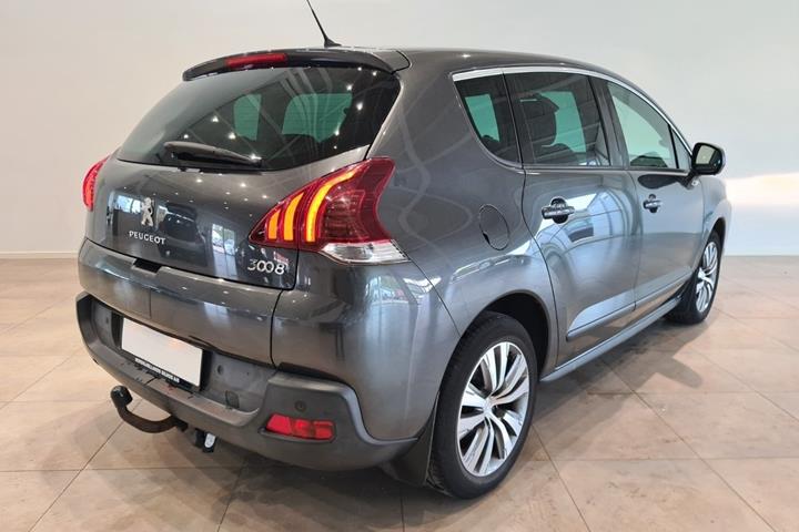 Grå Peugeot 3008 fra 2016