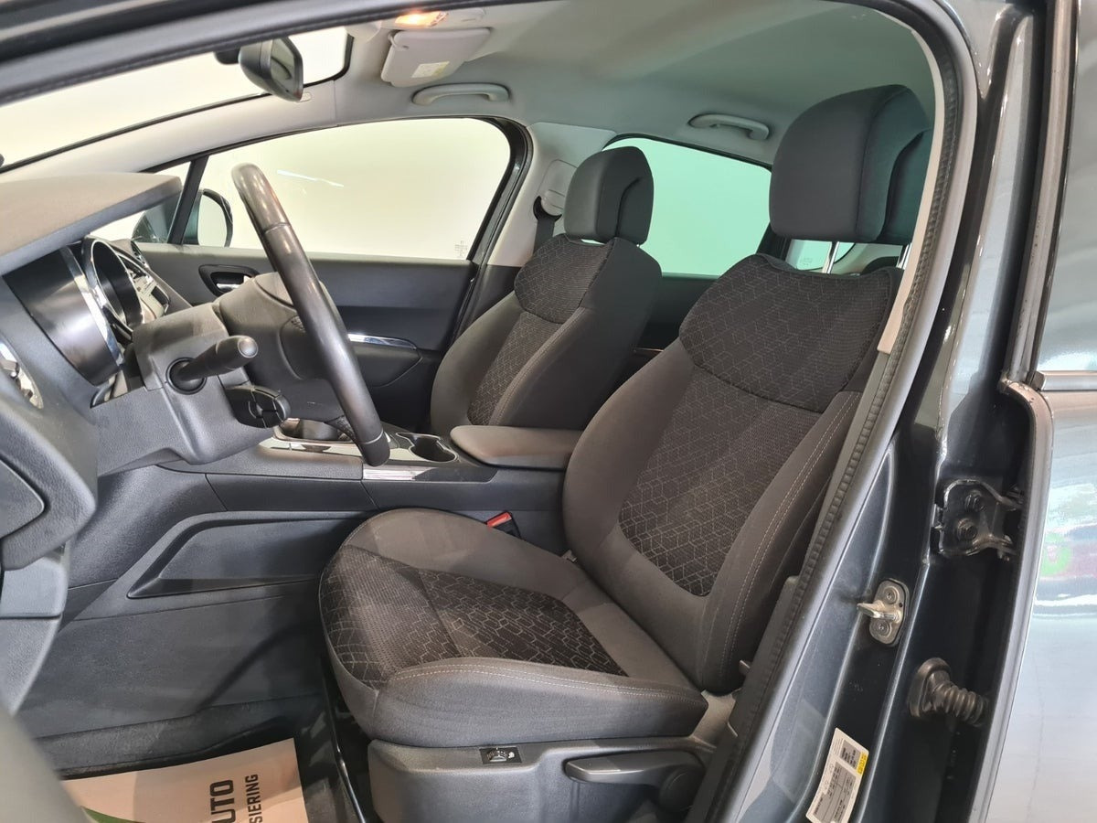 Grå Peugeot 3008 fra 2016