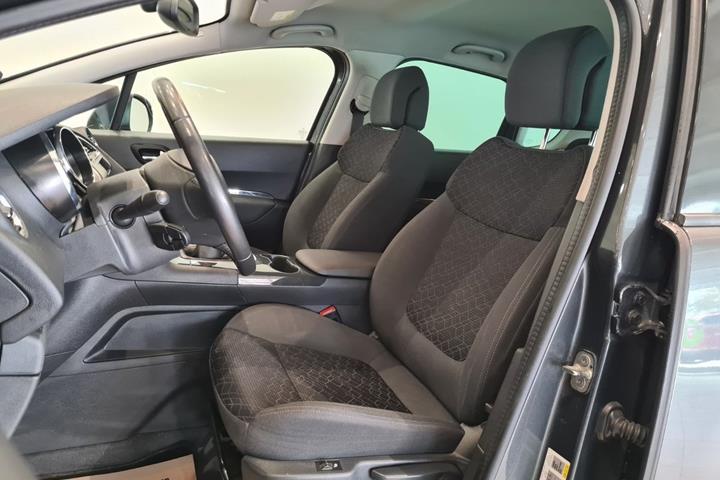 Grå Peugeot 3008 fra 2016