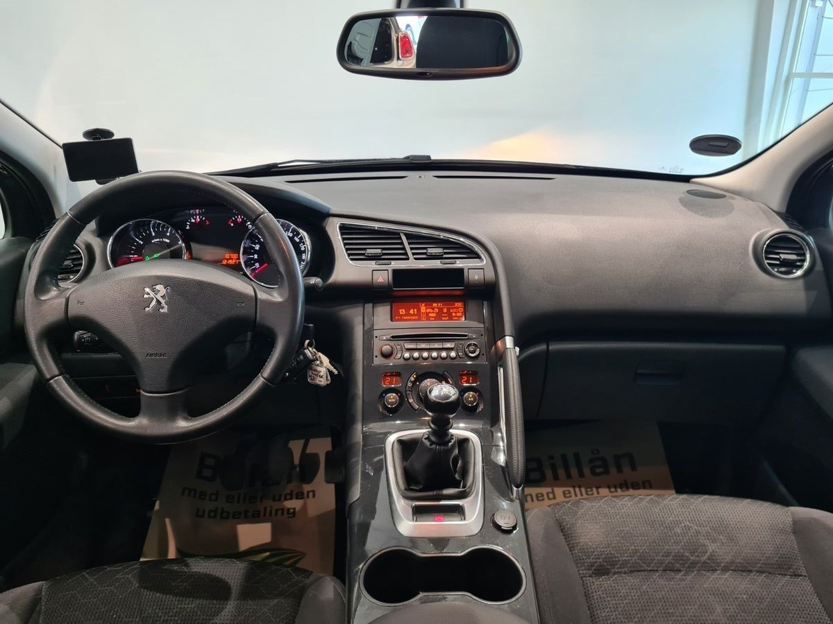 Grå Peugeot 3008 fra 2016