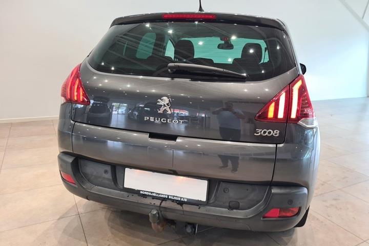 Grå Peugeot 3008 fra 2016