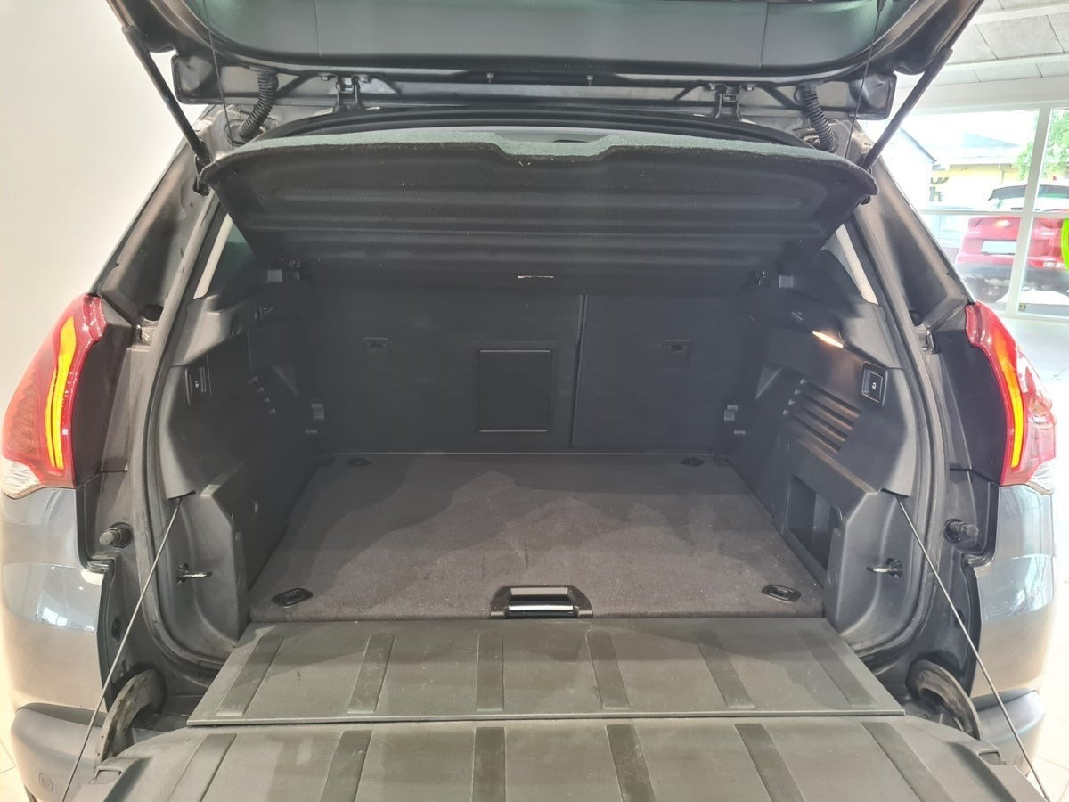Grå Peugeot 3008 fra 2016
