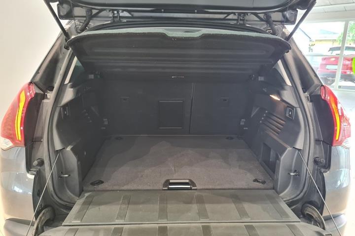 Grå Peugeot 3008 fra 2016