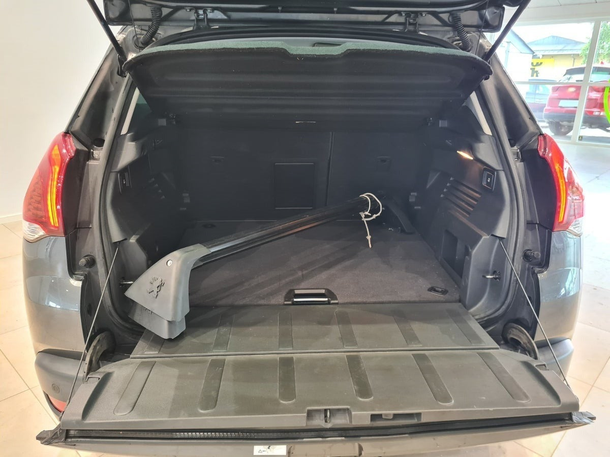 Grå Peugeot 3008 fra 2016