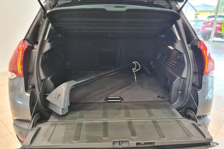 Grå Peugeot 3008 fra 2016