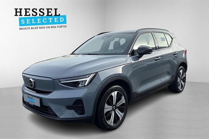 Grå Volvo XC40 fra 2023