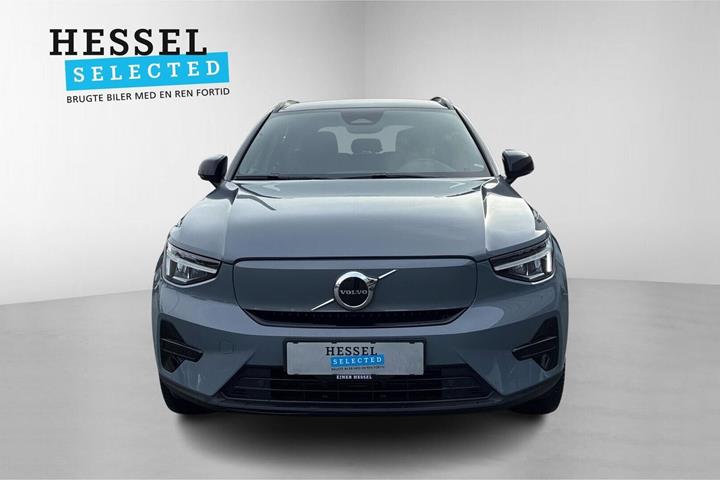 Grå Volvo XC40 fra 2023