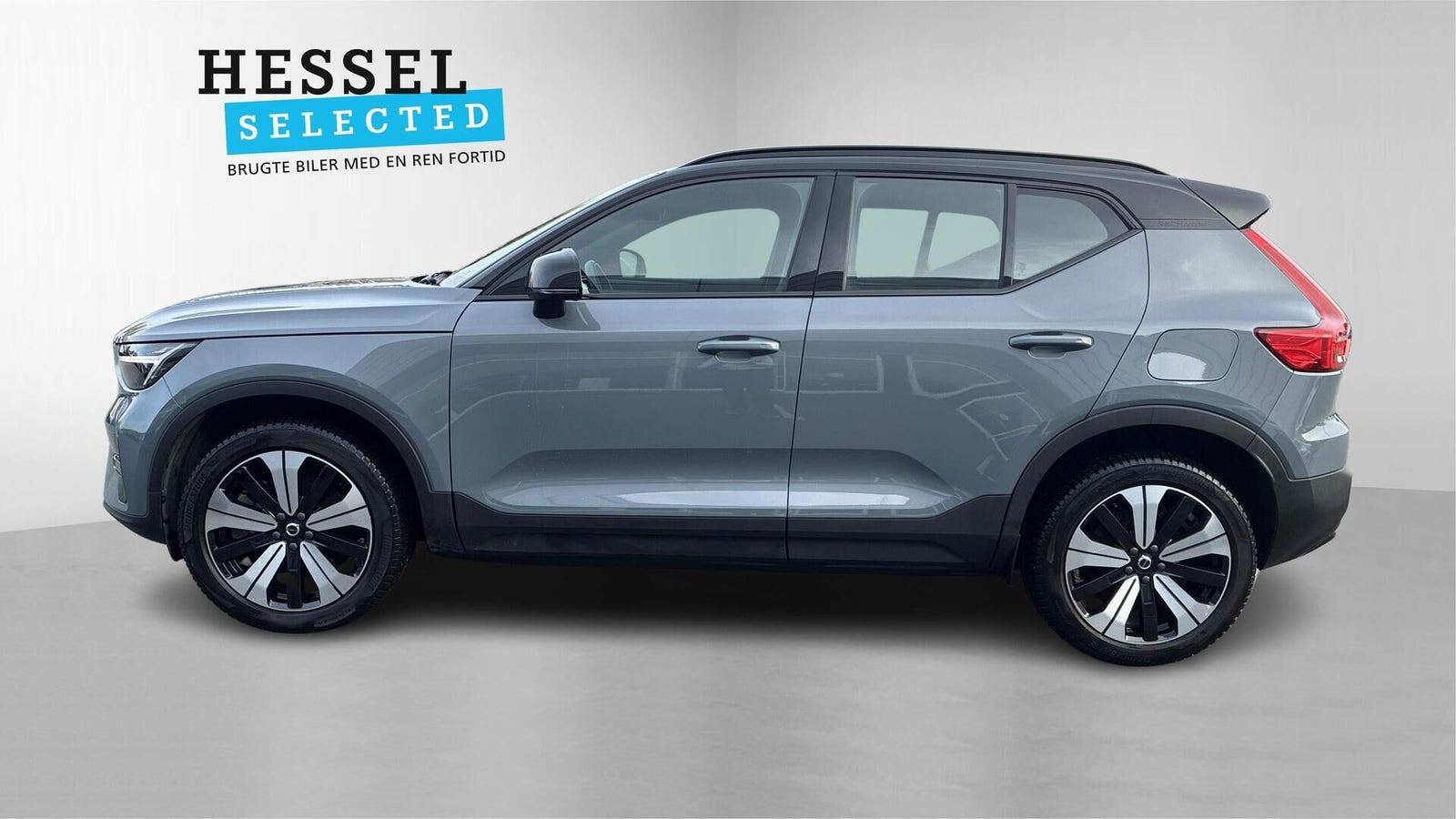 Grå Volvo XC40 fra 2023