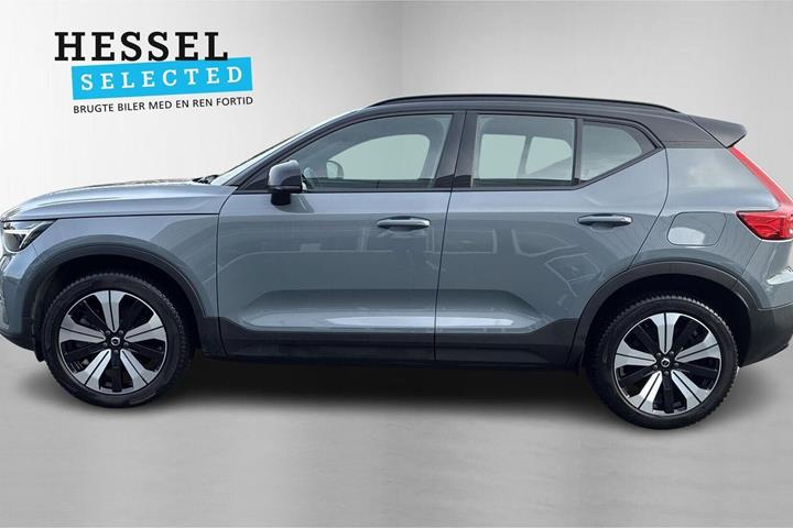 Grå Volvo XC40 fra 2023