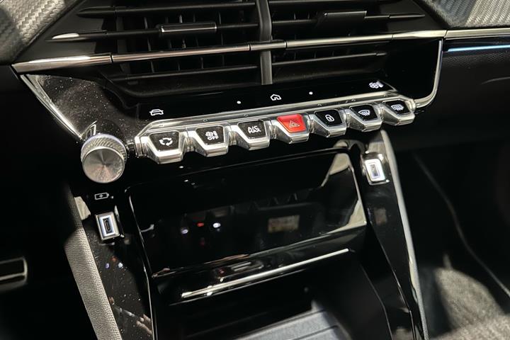 Grå Peugeot e-2008 fra 2024