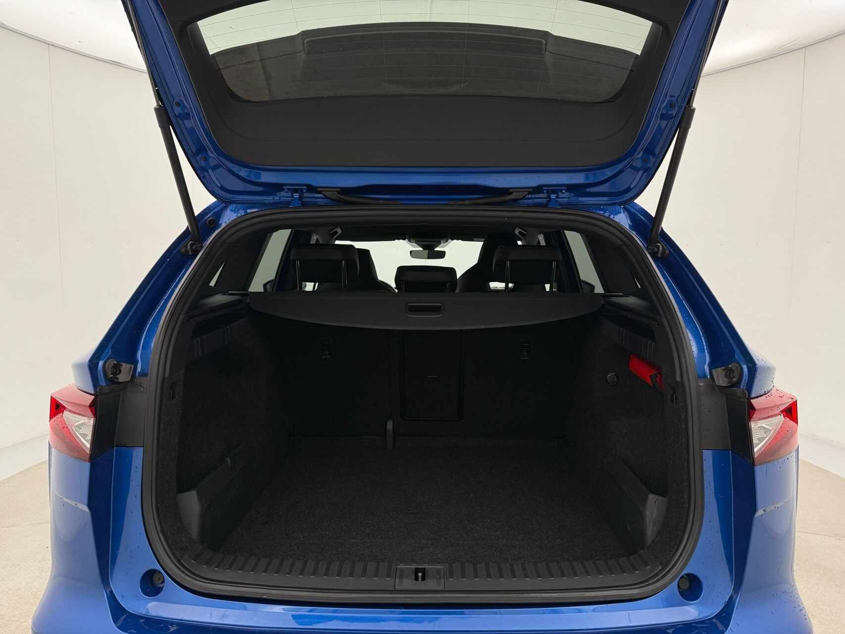 Blå Skoda Enyaq fra 2021