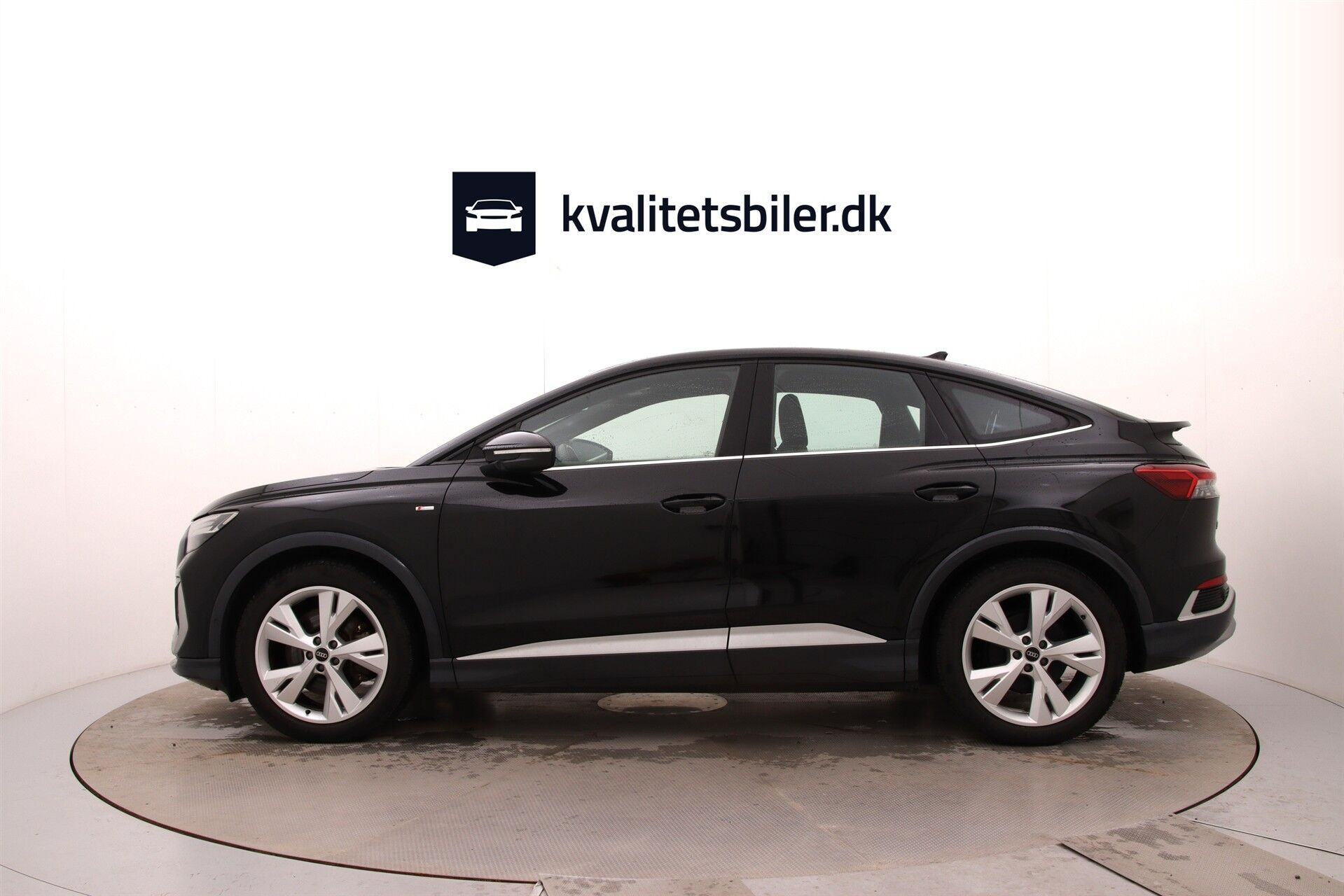 Sort Audi Q4 fra 2024