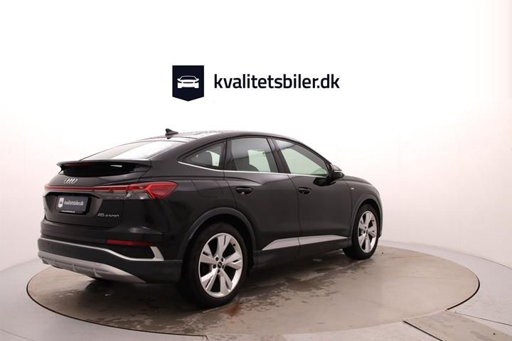 Sort Audi Q4 fra 2024