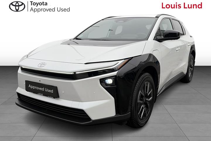 Hvid Toyota BZ4X fra 2026 set udefra