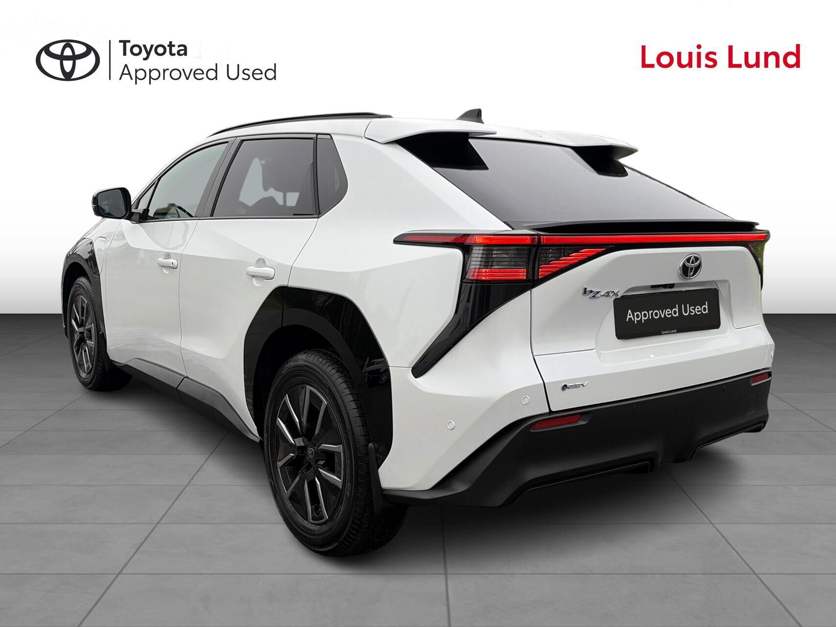 Hvid Toyota BZ4X fra 2026