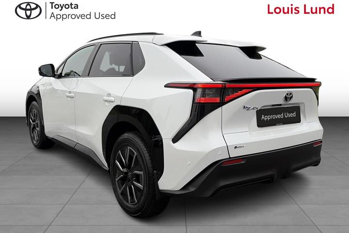 Hvid Toyota BZ4X fra 2026