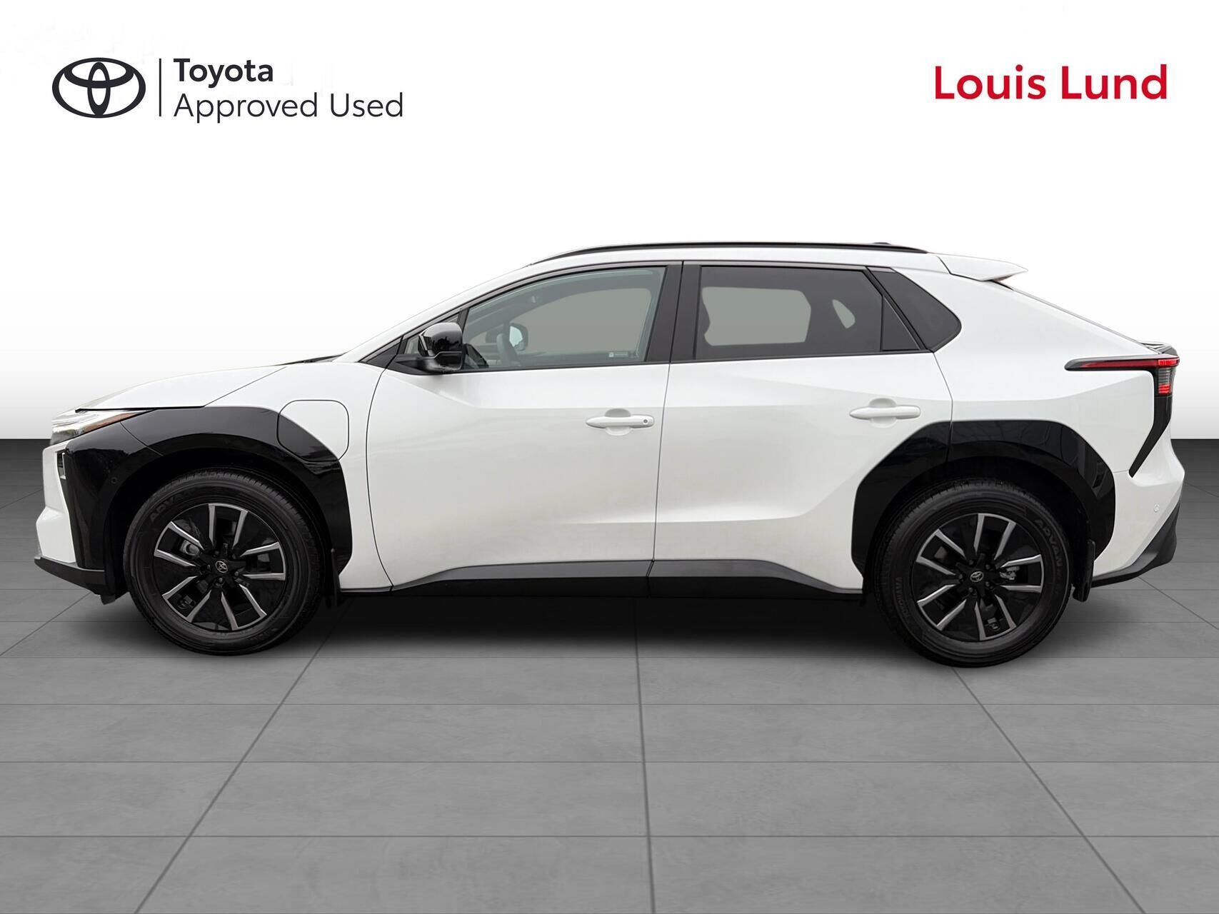 Hvid Toyota BZ4X fra 2026