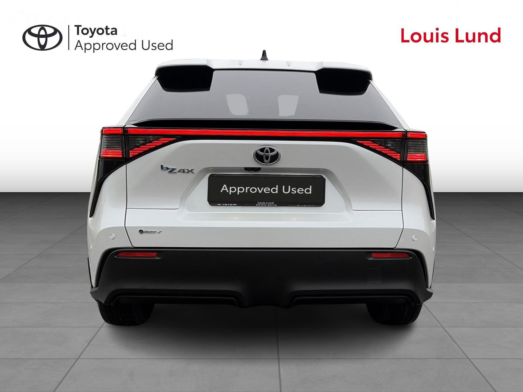Hvid Toyota BZ4X fra 2026