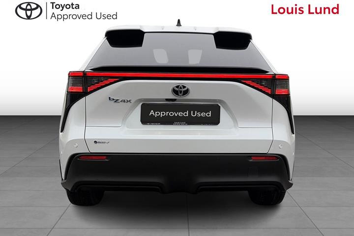 Hvid Toyota BZ4X fra 2026