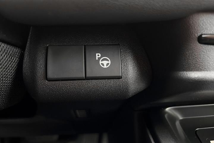 Hvid Toyota BZ4X fra 2026