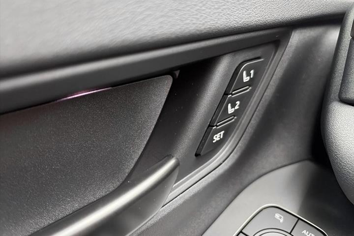 Hvid Toyota BZ4X fra 2026