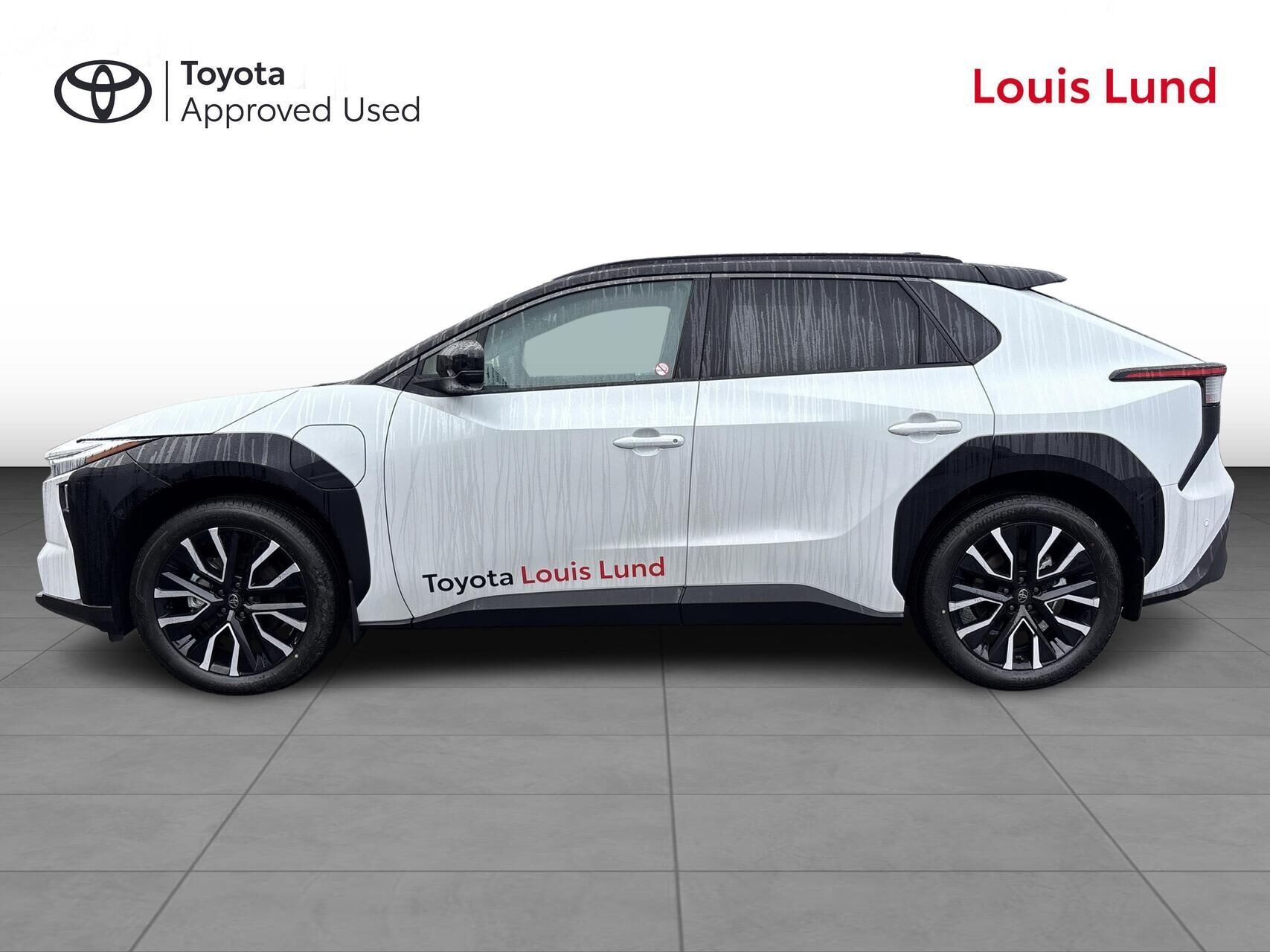 Hvid Toyota BZ4X fra 2026