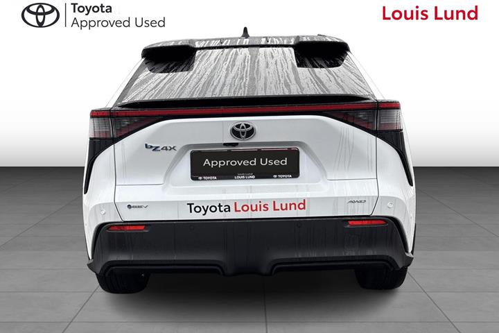 Hvid Toyota BZ4X fra 2026