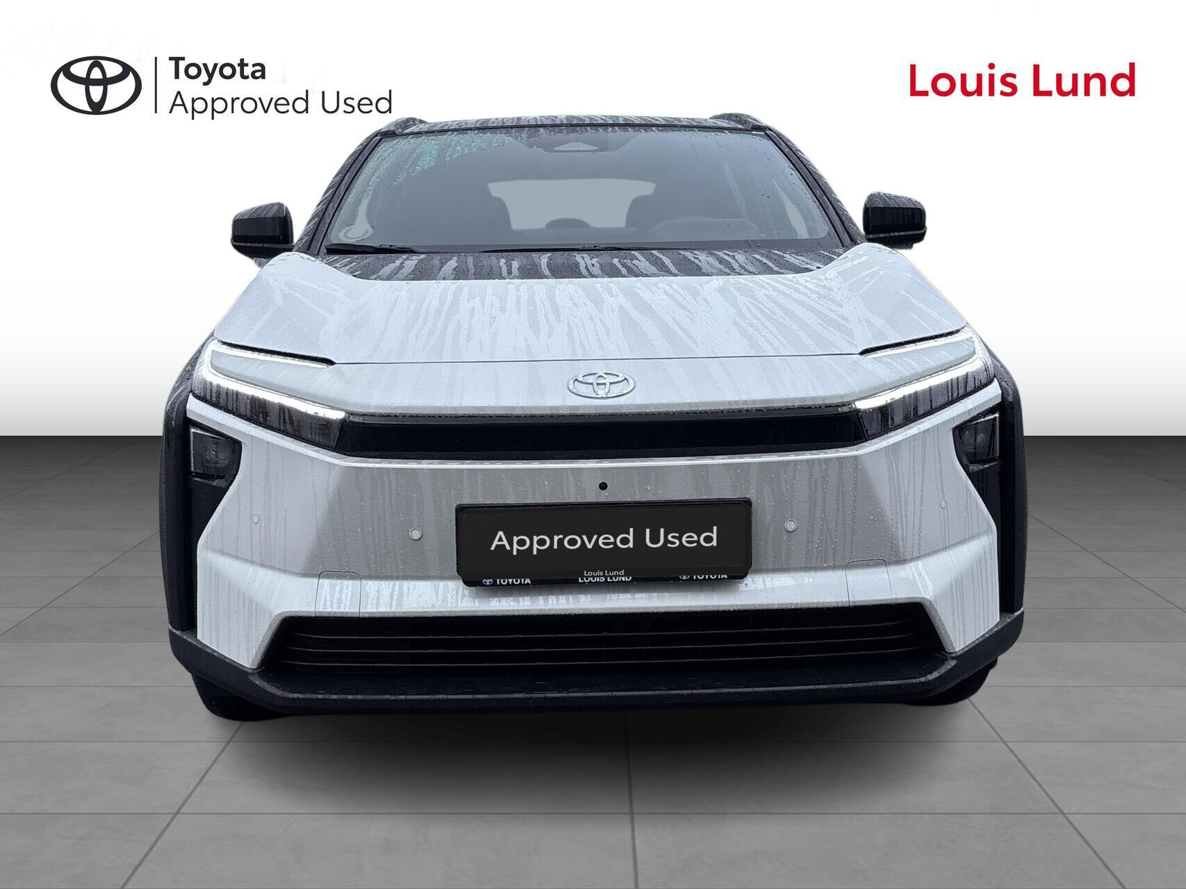 Hvid Toyota BZ4X fra 2026