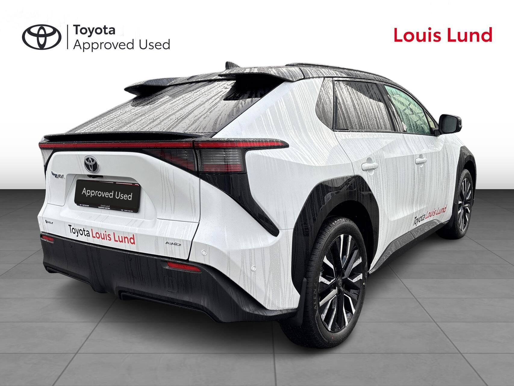 Hvid Toyota BZ4X fra 2026