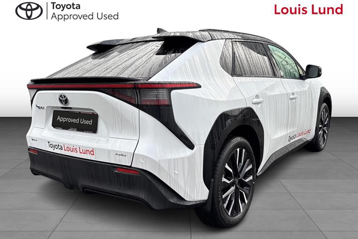 Hvid Toyota BZ4X fra 2026