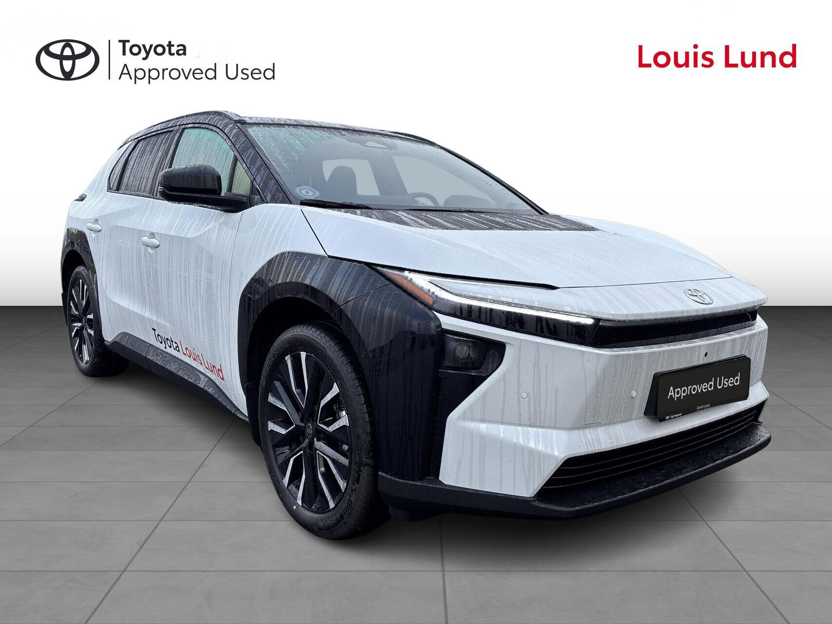 Hvid Toyota BZ4X fra 2026