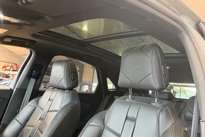 Grå DS DS 7 CrossBack fra 2023