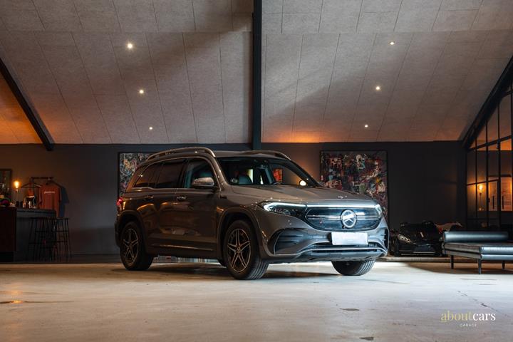 Grå Mercedes EQB300 fra 2022
