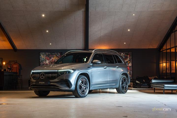 Grå Mercedes EQB300 fra 2022