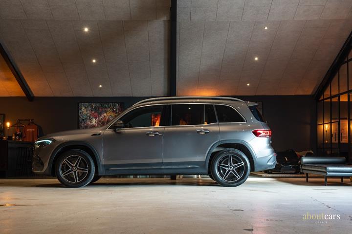Grå Mercedes EQB300 fra 2022