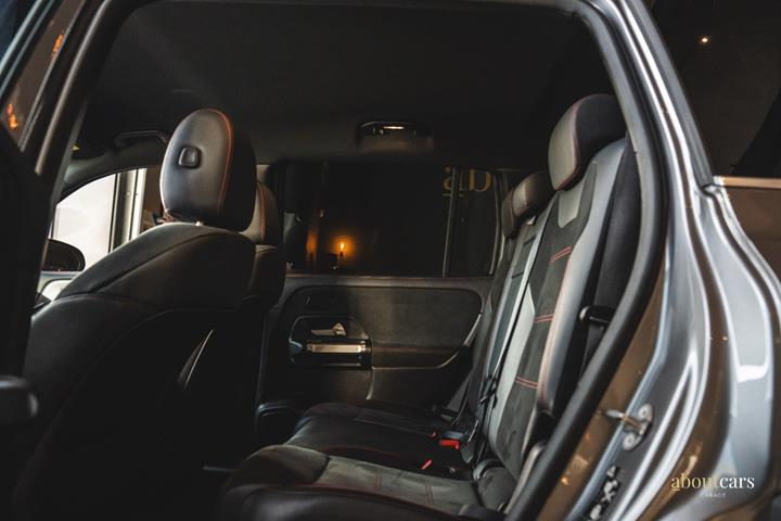Grå Mercedes EQB300 fra 2022