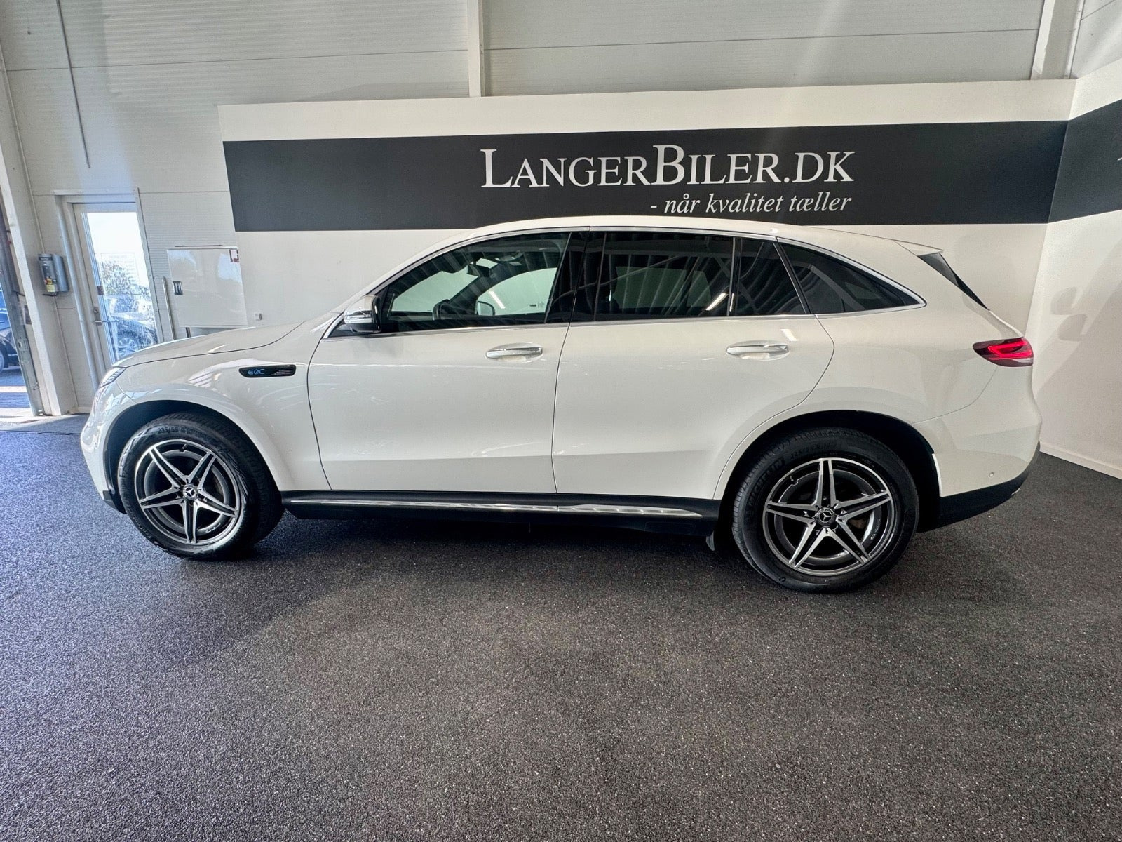 Hvid Mercedes EQC400 fra 2021