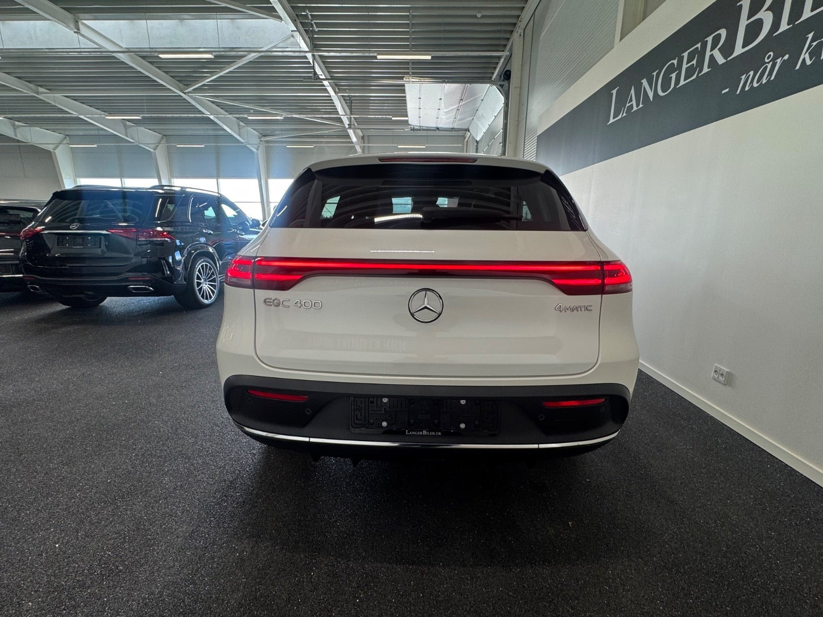 Hvid Mercedes EQC400 fra 2021