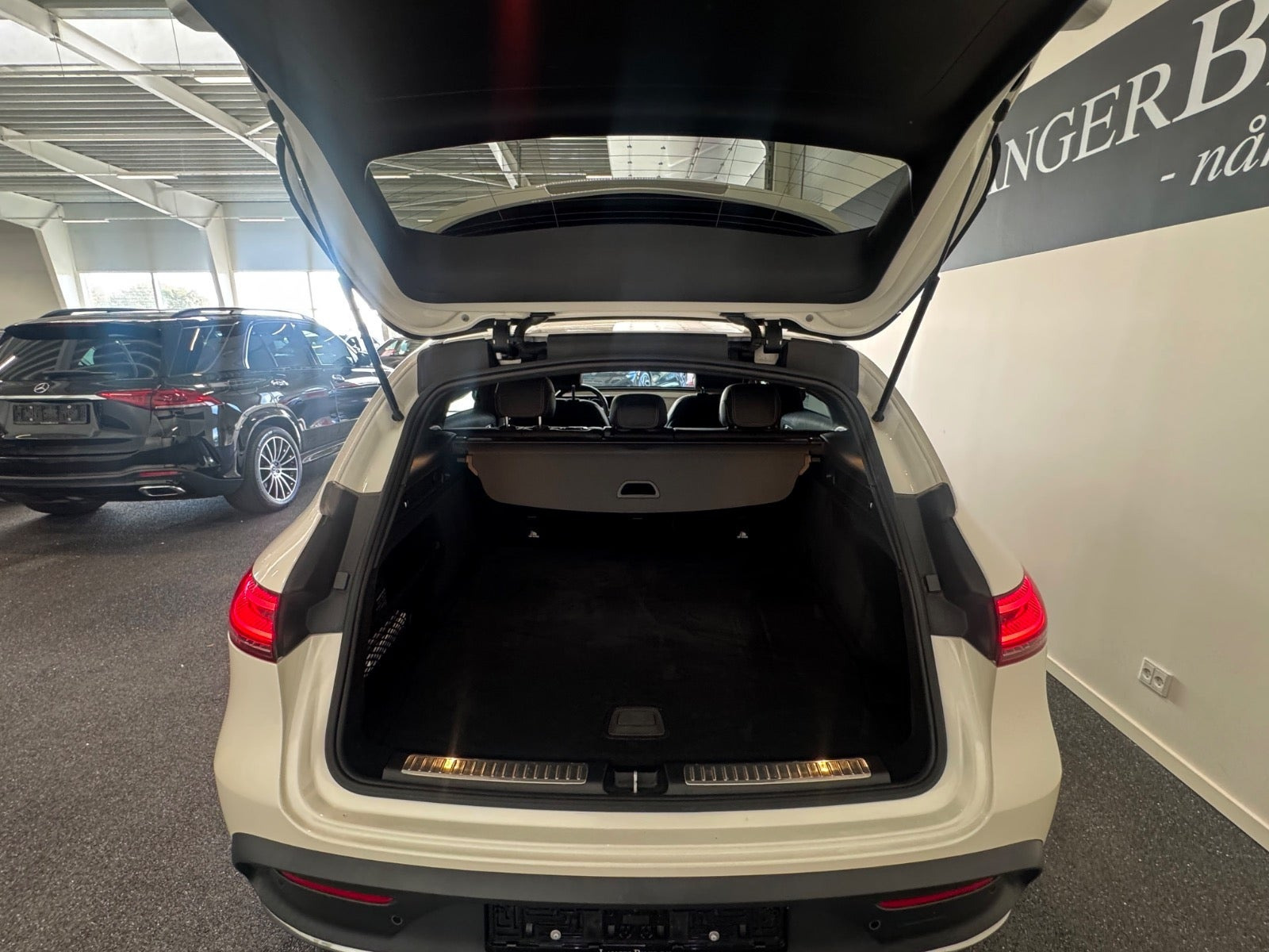 Hvid Mercedes EQC400 fra 2021
