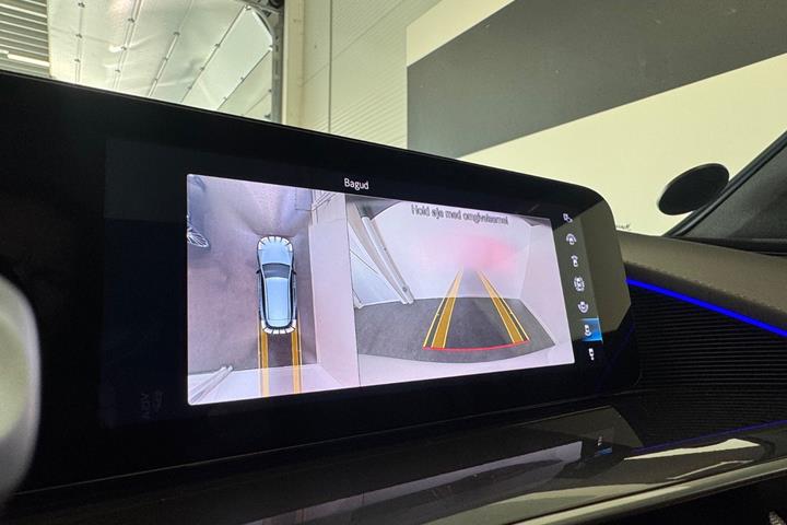 Hvid Mercedes EQC400 fra 2021