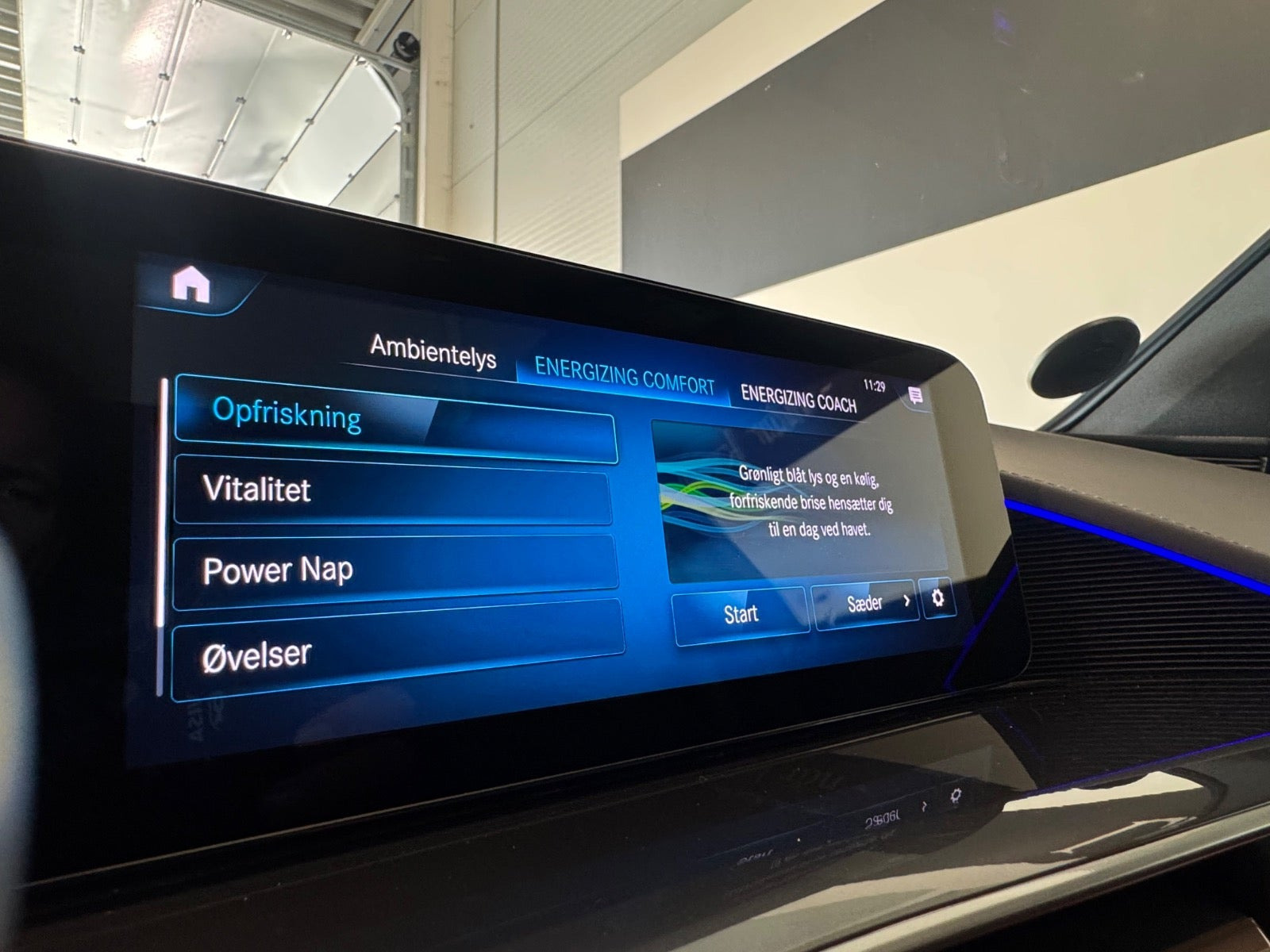 Hvid Mercedes EQC400 fra 2021