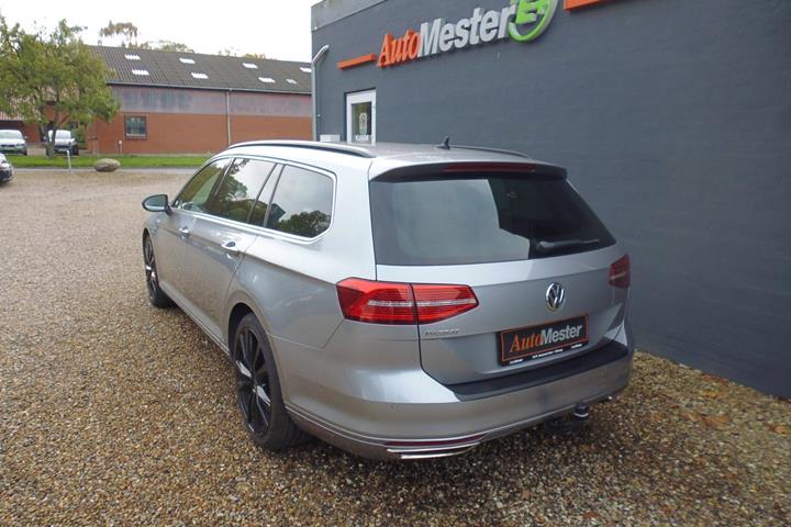 Sølv VW Passat fra 2018
