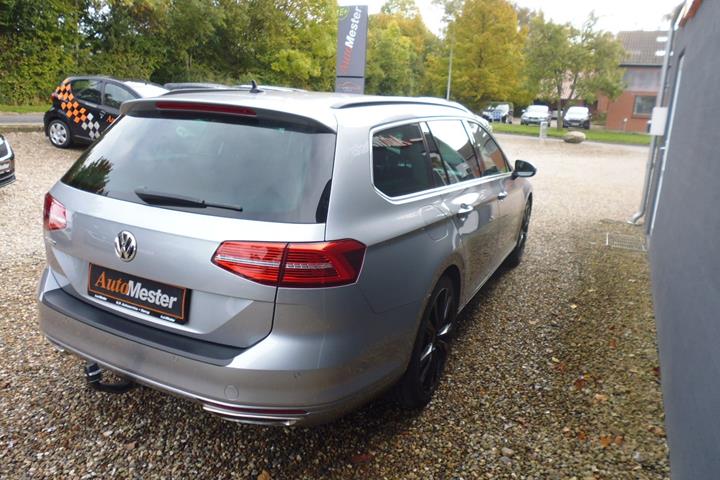 Sølv VW Passat fra 2018