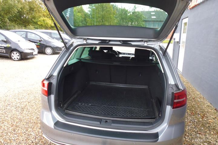 Sølv VW Passat fra 2018